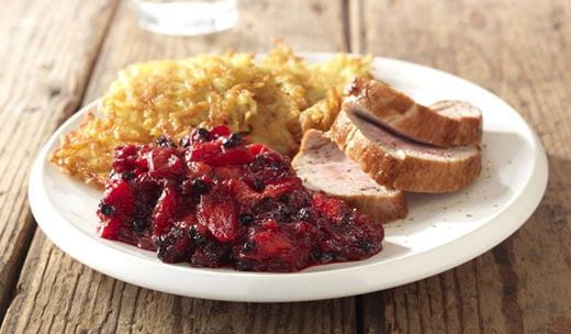 recipe image Médaillons de porc et compote de pommes et de baies de sureau