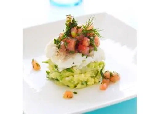 recipe image Merlu poché et son onctueuse purée de jeune oignons accompagné d'un tartare de tomates aux herbes