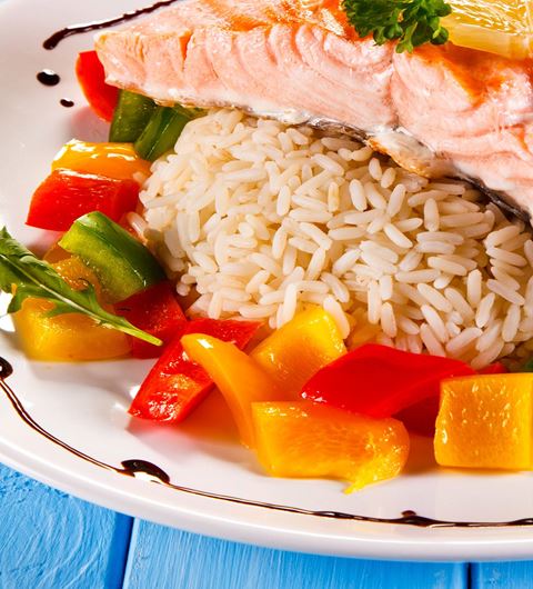 recipe image Pavé de saumon et sa délicate poêlée de riz aux légumes