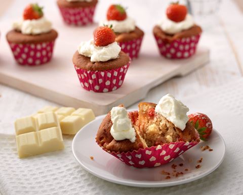recipe image Cupcakes faciles au chocolat blanc et aux fraises