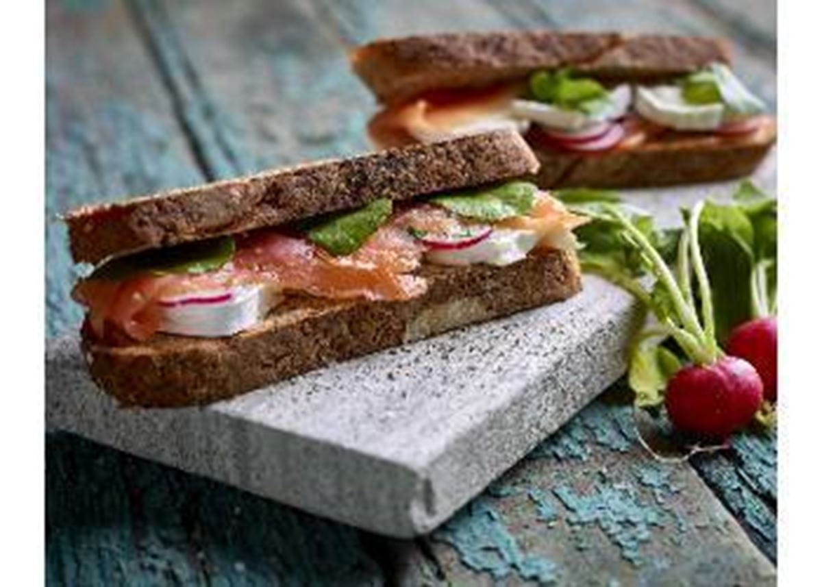 recipe image Croque au saumon fumé et fromage de chèvre