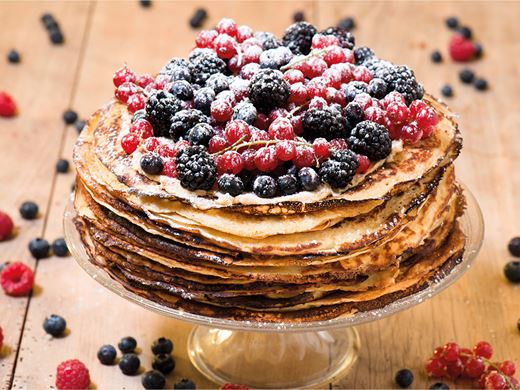 recipe image Gâteau de crêpes légères et savoureuses aux fruits rouges